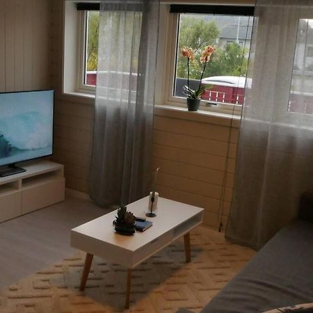 Nyrenovert Leilighet Med Gratis Parkering Leknes Extérieur photo